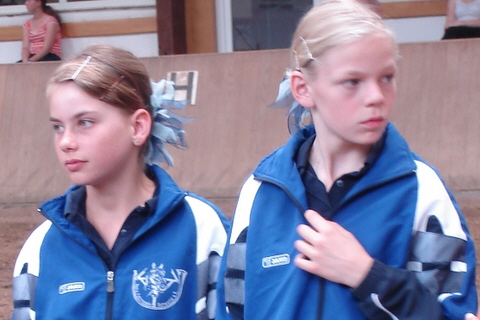 Volti_2008_Zeltlager_Zaisenhausen_ Sabrina_Ronja_Abzeichen_DSC04057